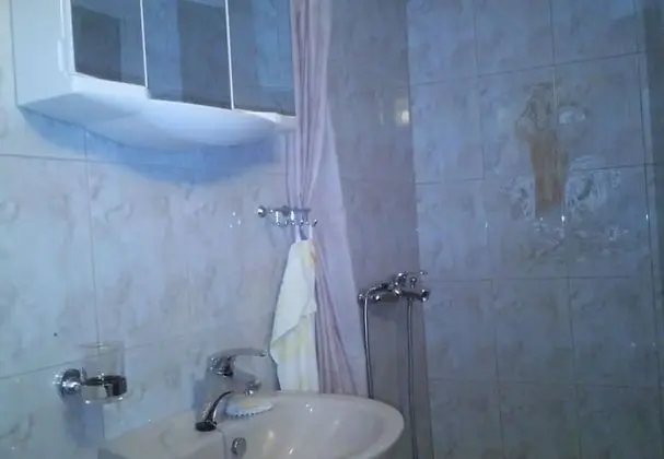 Ev (Knez - with private pool - H(8+6))