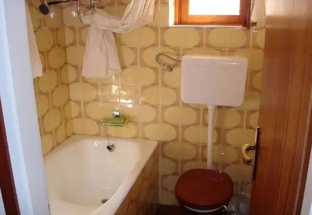 Ev (Knez - with private pool - H(8+6))