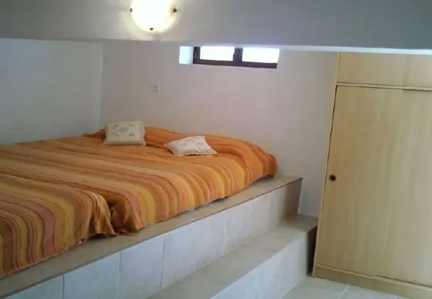 Ev (Knez - with private pool - H(8+6))