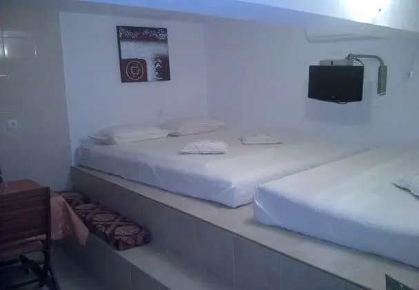 Ev (Knez - with private pool - H(8+6))