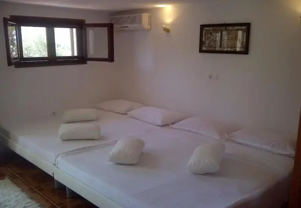 Ev (Knez - with private pool - H(8+6))