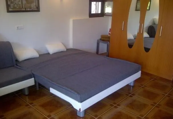Ev (Knez - with private pool - H(8+6))