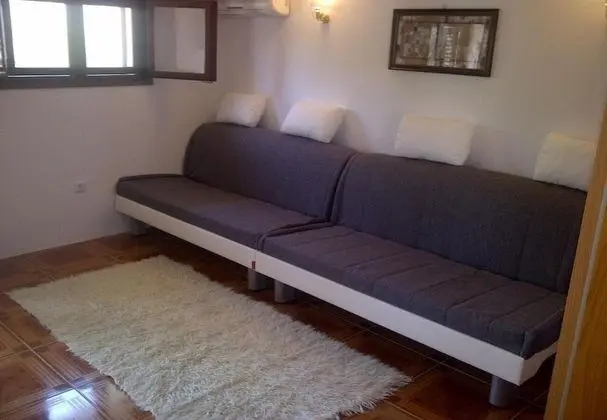 Ev (Knez - with private pool - H(8+6))