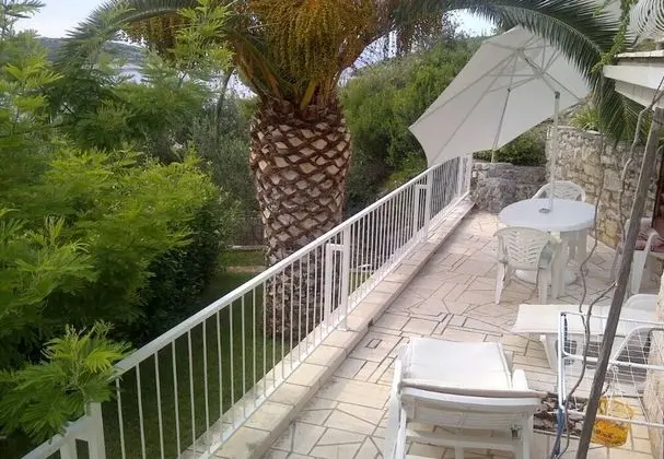 Ev (Knez - with private pool - H(8+6))