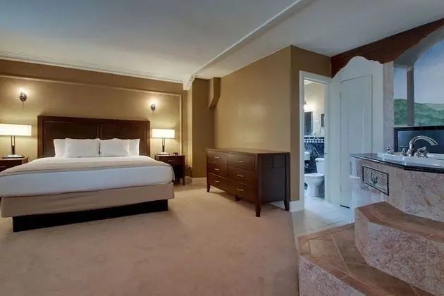 Romantic Süit, 1 Yatak Odası, Sıcak Su Küveti, Şehir Manzaralı