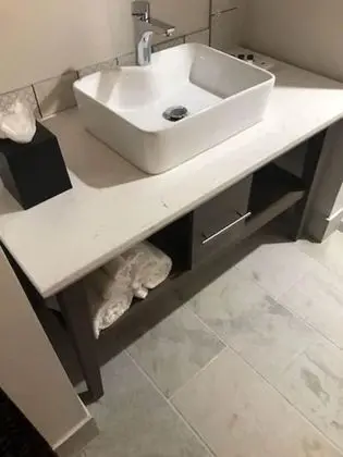Oda, 1 En Büyük (King) Boy Yatak, Engellilere Uygun, Sigara İçilmez (Roll-in Shower)