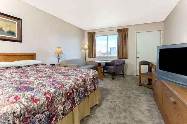 Oda, 1 Büyük (Queen) Boy Yatak