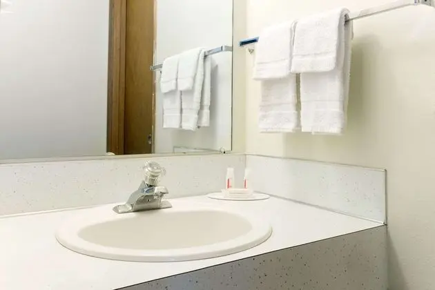 Oda, 2 Büyük (Queen) Boy Yatak