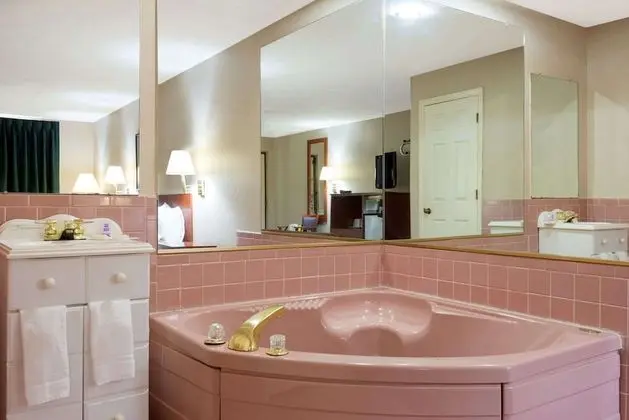 Süit, 1 En Büyük (King) Boy Yatak, Sıcak Su Küveti