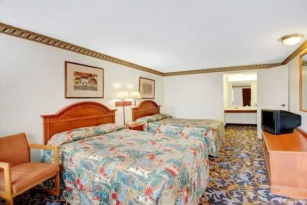 Non-Smoking 2 Queen Beds