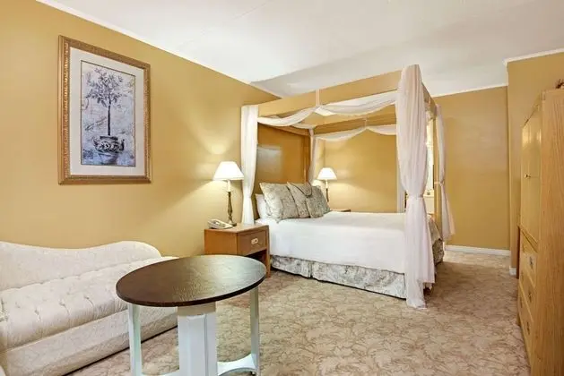 Honeymoon Suite