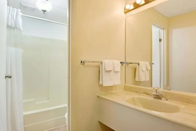 Honeymoon Suite