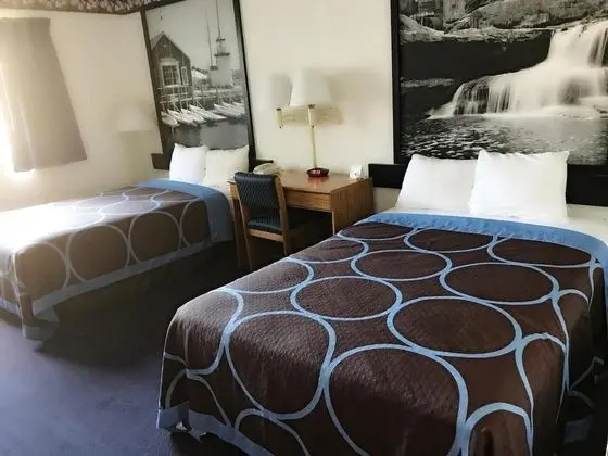 Oda, 2 Çift Kişilik Yatak, Buzdolabı ve Mikrodalga