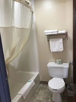 Tek Büyük Yataklı Oda, 2 Çift Kişilik Yatak