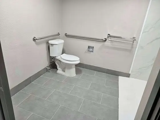 Standard Oda, 1 En Büyük (King) Boy Yatak, Engellilere Uygun, Buzdolabı ve Mikrodalga