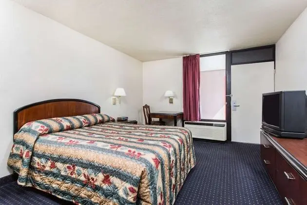 Süit, 1 En Büyük (King) Boy Yatak, Küçük Mutfak