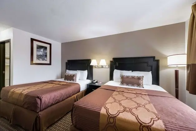 4 Queen Beds, Suite, Nonsmoking