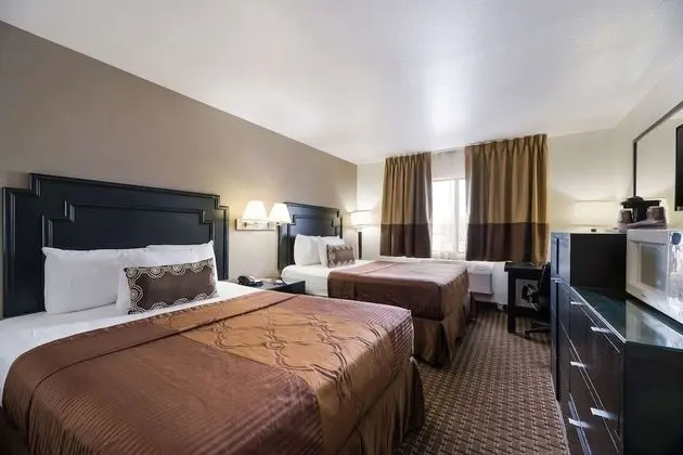 4 Queen Beds, Suite, Nonsmoking