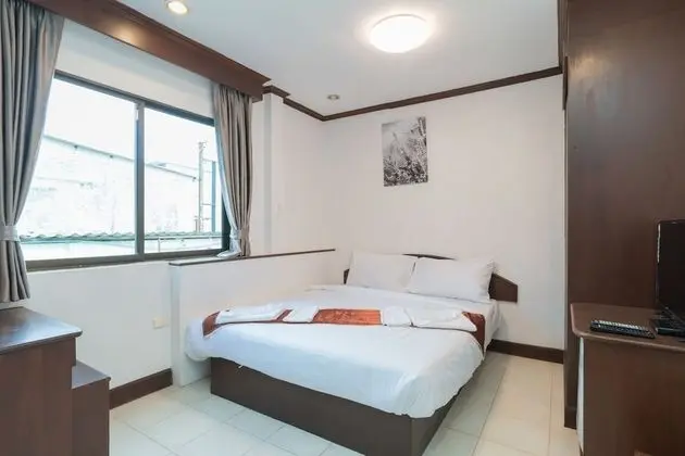 Deluxe Queen Room