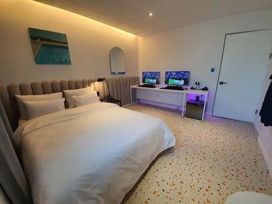 Deluxe Tek Büyük Yataklı Oda