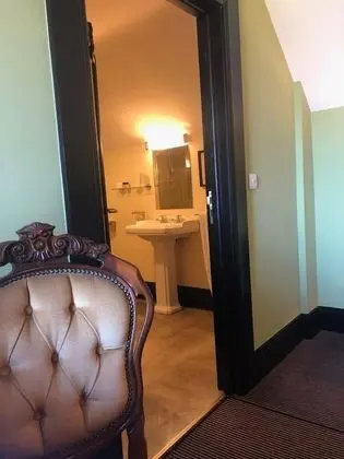 Büyük Yataklı Tek Kişilik Oda