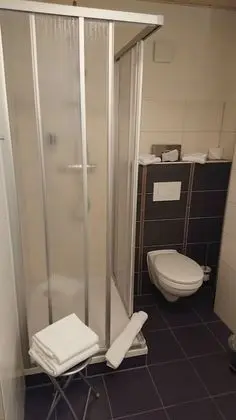 Üç Kişilik Oda, Birden Çok Yatak