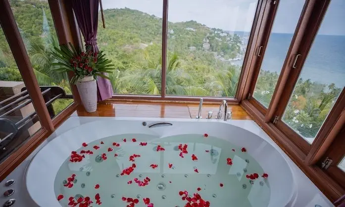 Jacuzzi Seaview Room