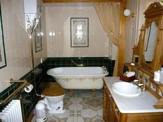 Süit, Banyolu/Duşlu (Gold & Ruby)