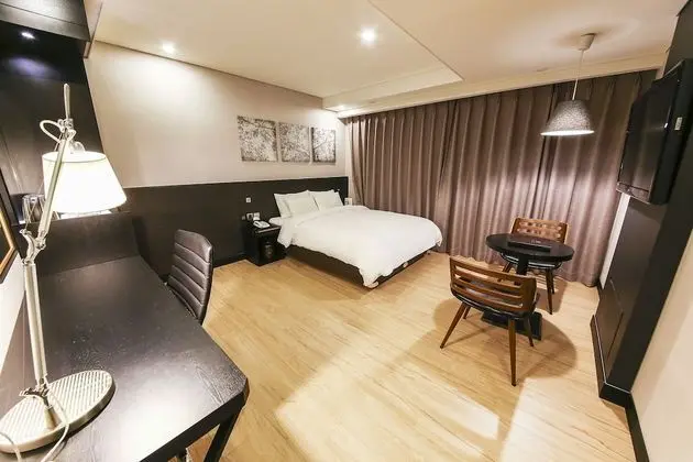 Deluxe Tek Büyük Yataklı Oda