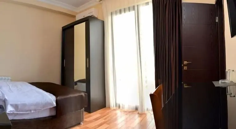 Tek Büyük veya İki Ayrı Yataklı Oda, Şehir Manzaralı