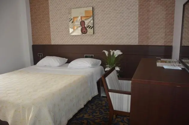 Çift Kişilik, Şehir Manzaralı