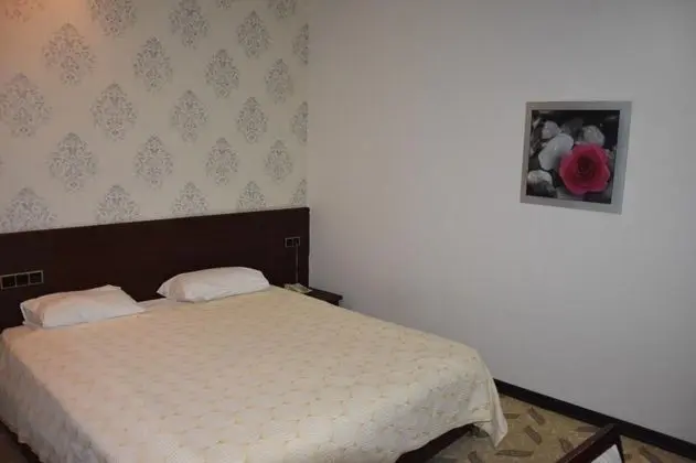 Çift Kişilik, Şehir Manzaralı