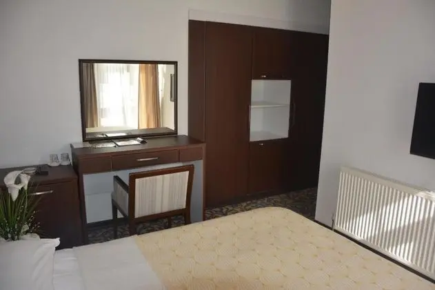 Tek Kişilik, Şehir Manzaralı