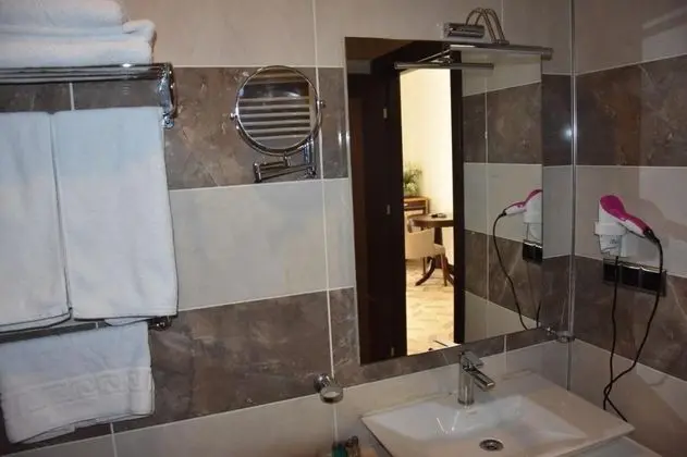 Twin, Şehir Manzaralı