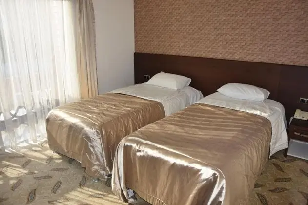 Twin, Şehir Manzaralı