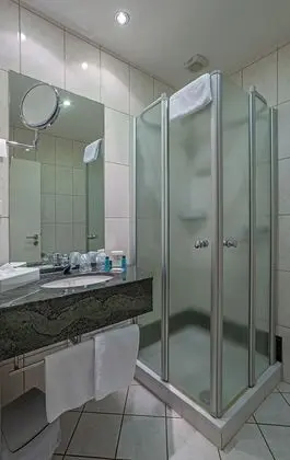 Büyük Yataklı Tek Kişilik Oda