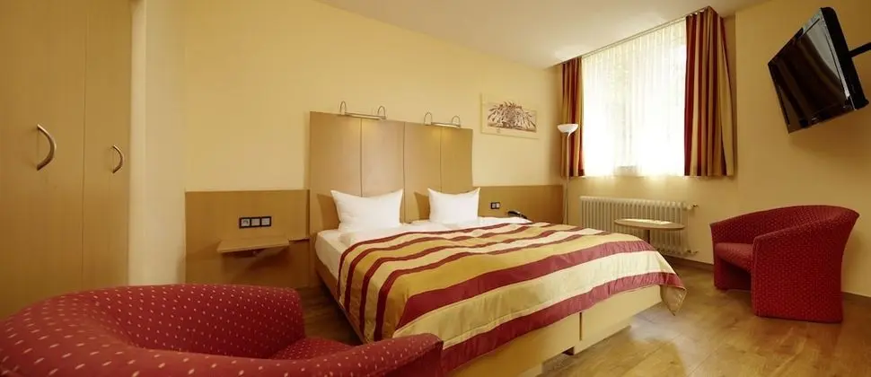 Tek Büyük Yataklı Oda, Zemin Kat