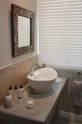 Deluxe Tek Büyük Yataklı Oda, Banyolu/Duşlu, Havuz Manzaralı (Room1)