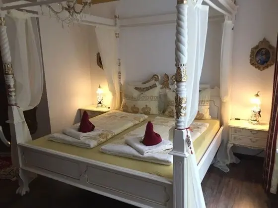 Deluxe Tek Büyük Yataklı Oda (Cinderella)