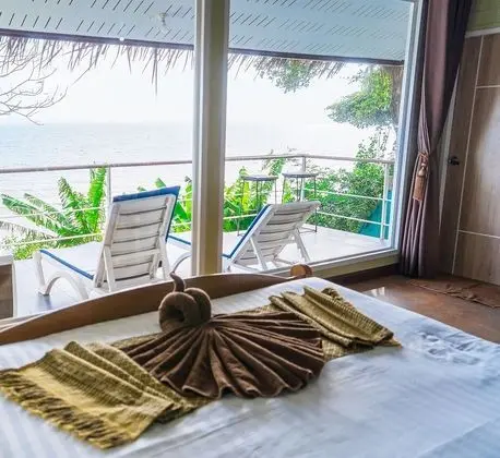 Bamboo Cottage, Beachfront