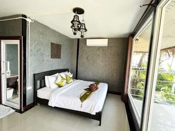 Bamboo Cottage, Beachfront