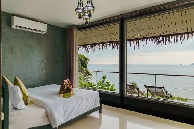 Bamboo Cottage, Beachfront