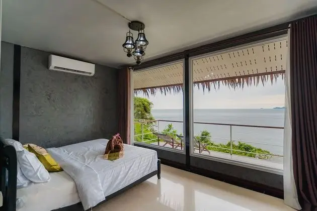 Bamboo Cottage, Beachfront