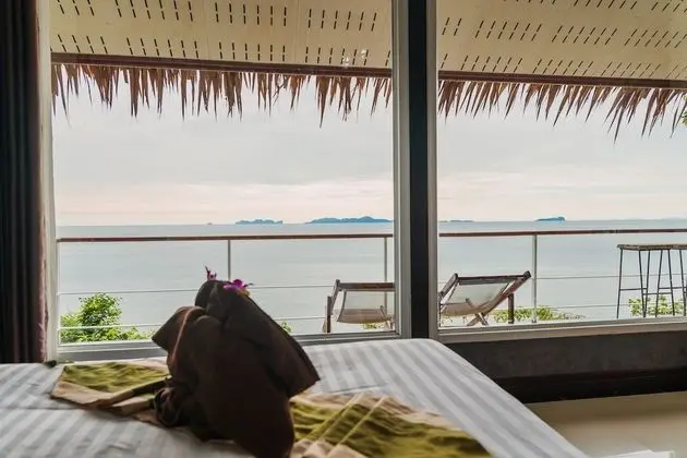 Bamboo Cottage, Beachfront
