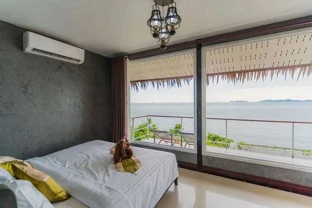 Bamboo Cottage, Beachfront