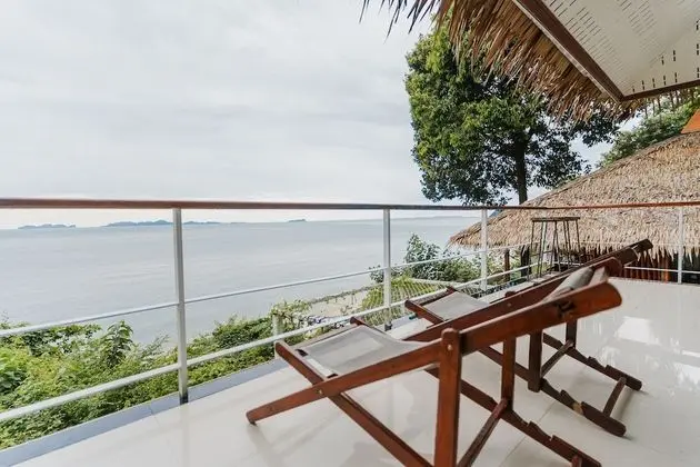Bamboo Cottage, Beachfront