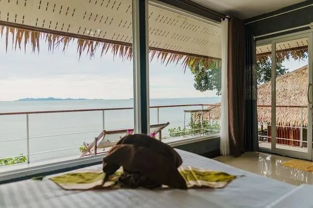 Bamboo Cottage, Beachfront