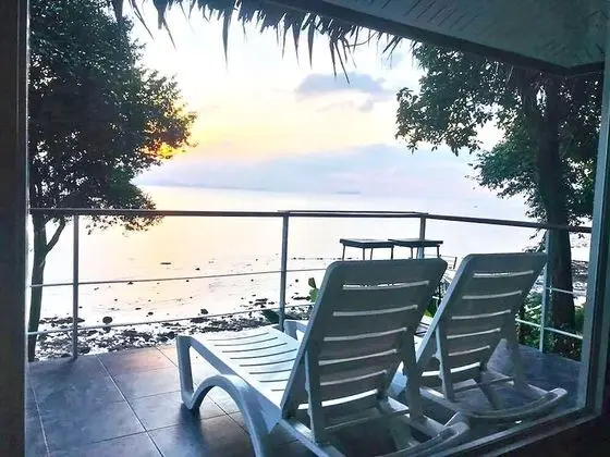 Bamboo Cottage, Beachfront