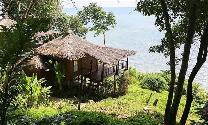 Bamboo Cottage, Beachfront