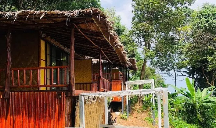 Bamboo Cottage, Beachfront